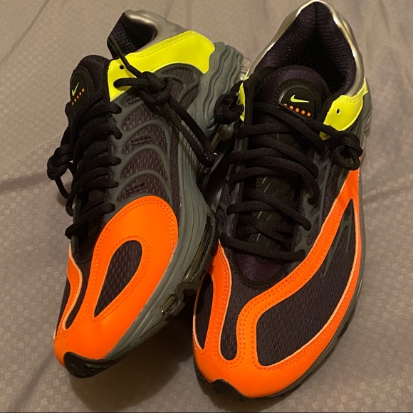 Size 9.5 - Nike Air Tuned Max Volt Total Orange 2022 Running shoes NO BOX - Picture 2 of 12